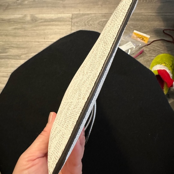 Mk logo zip clutch/wristlet nwt with bonus gift - Picture 5 of 6